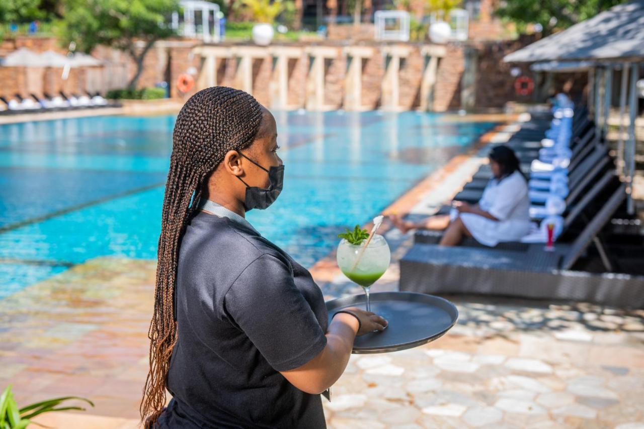 The Capital Zimbali Hotel Ballito Kültér fotó A waitress wearing a face mask at a hotel in Kigali, Rwanda