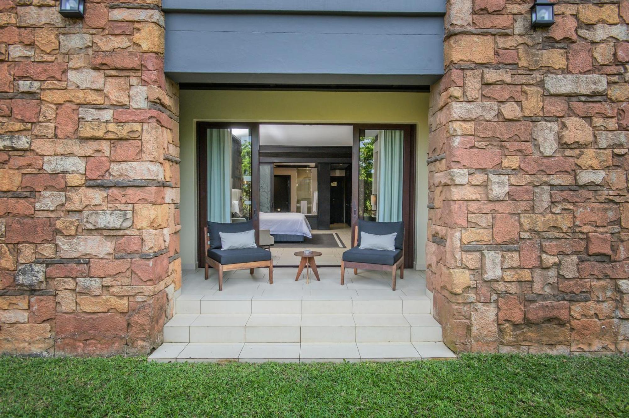 The Capital Zimbali Hotel Ballito Szoba fotó A view of a guest room at the Oyster Box